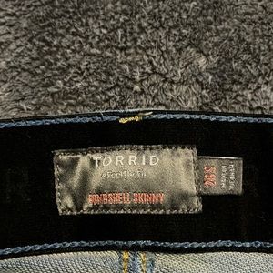 Torrid Bombshell Skinny 26 S , EUC
